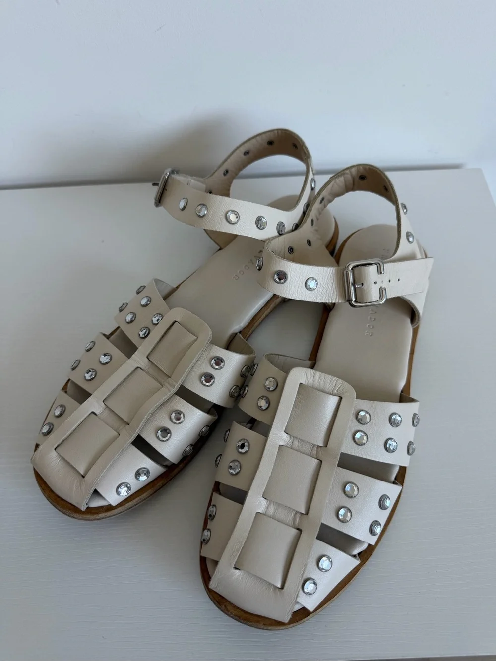 Freda Salvador 10 Sera Fisherman Sandals White Gem Embellishments - Picture 10 of 13